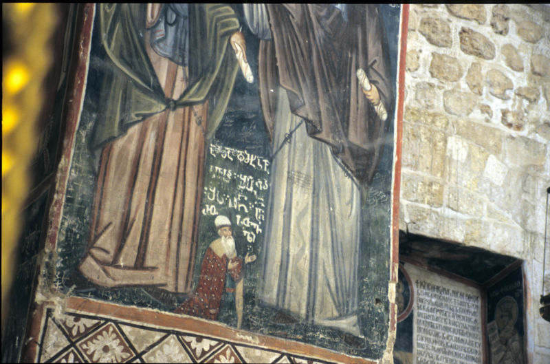 შოთა რუსთაველის ფრესკა იერუსალიმის ჯვრის მონასტერში (წმ.მაქსიმე აღმსარებელსა და იოანე დამასკელს შორის)
